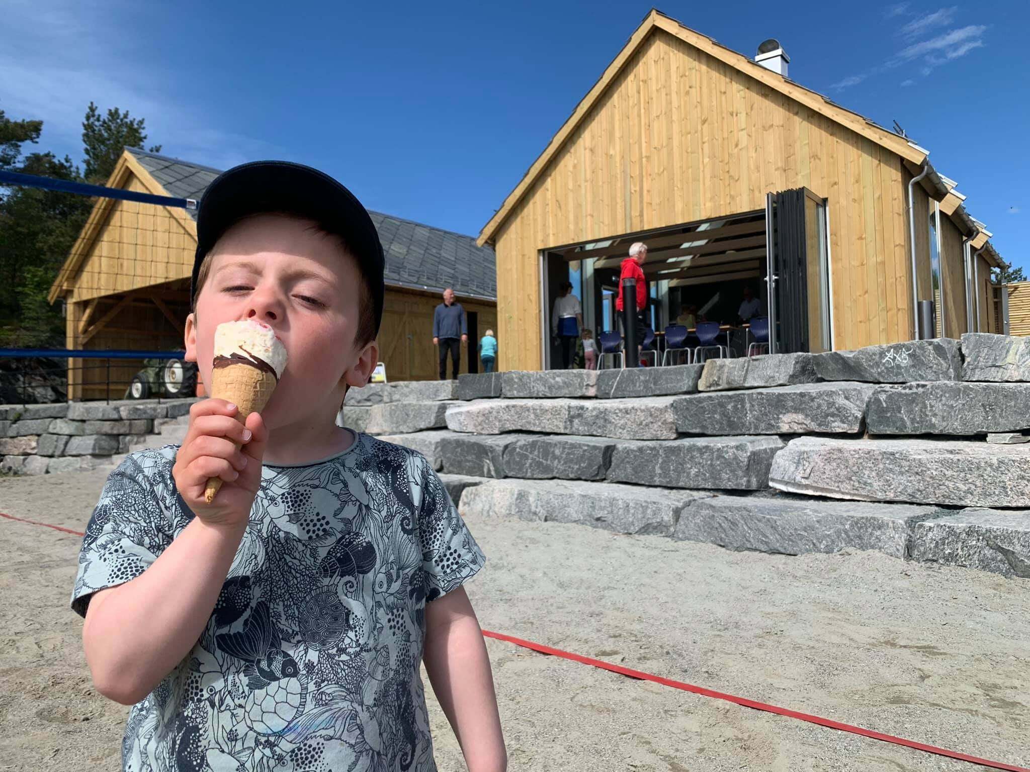 Bilde fra Facebook_is på Sørstrand